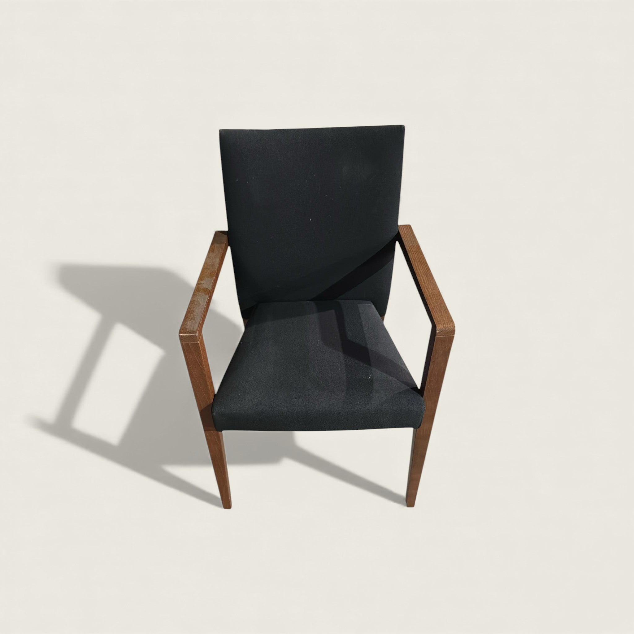 <tc>Knoll</tc> Studio: Aperture Besucherstuhl mit Holzlatten (aufgearbeitet)