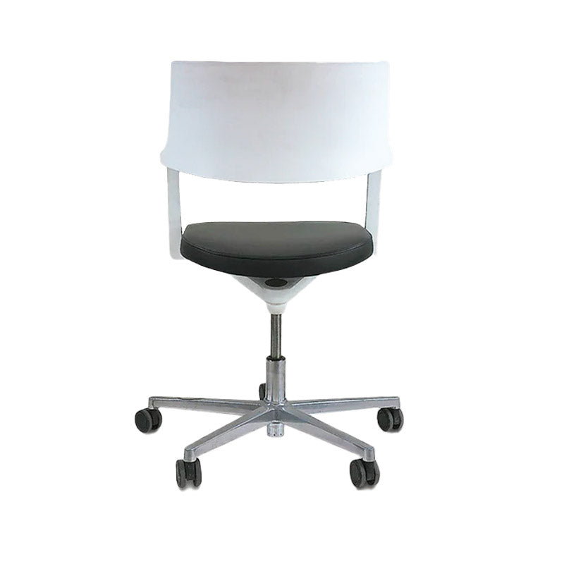 Brunner: Tempuro 6353/A Swivel Chair in Black Leather - Refurbished