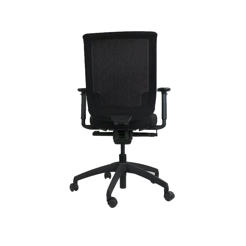 Connection: MY Task Chair in Black Leather - Refurbished