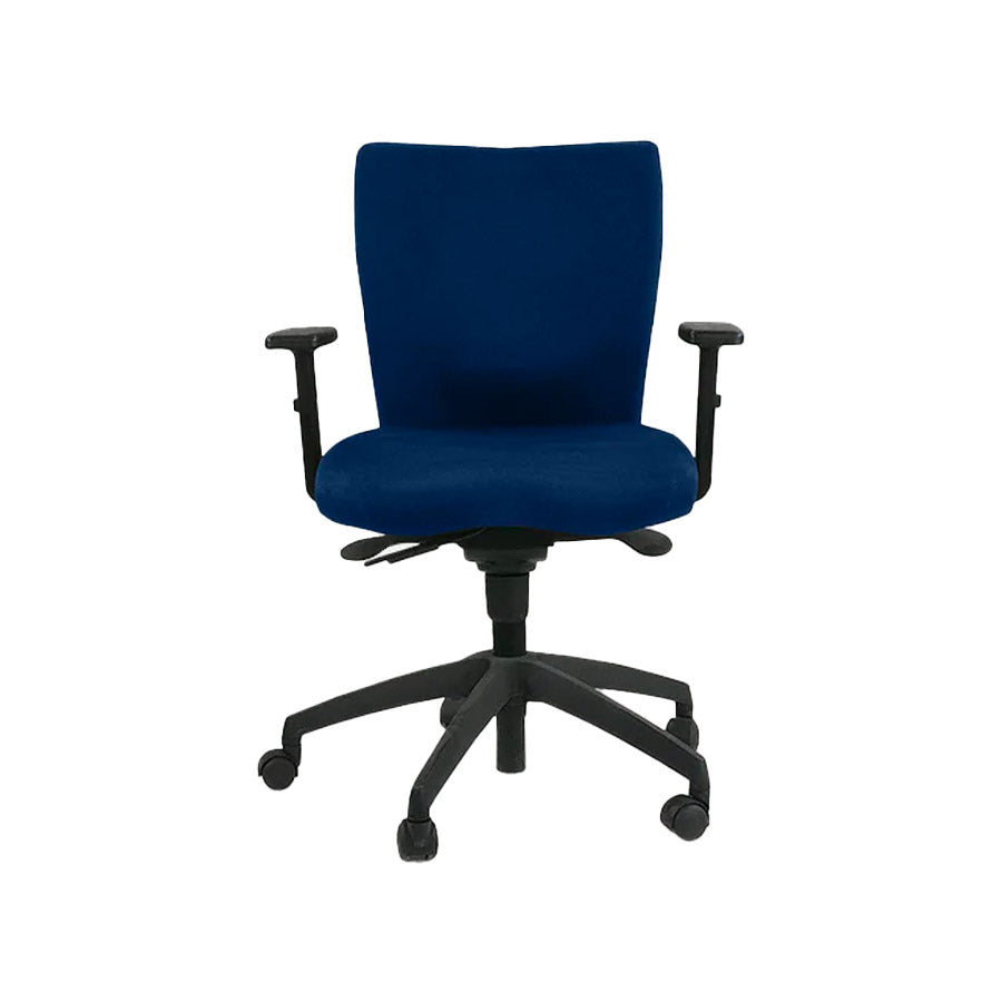 Verbindung: Team Task Chair aus blauem Stoff – generalüberholt