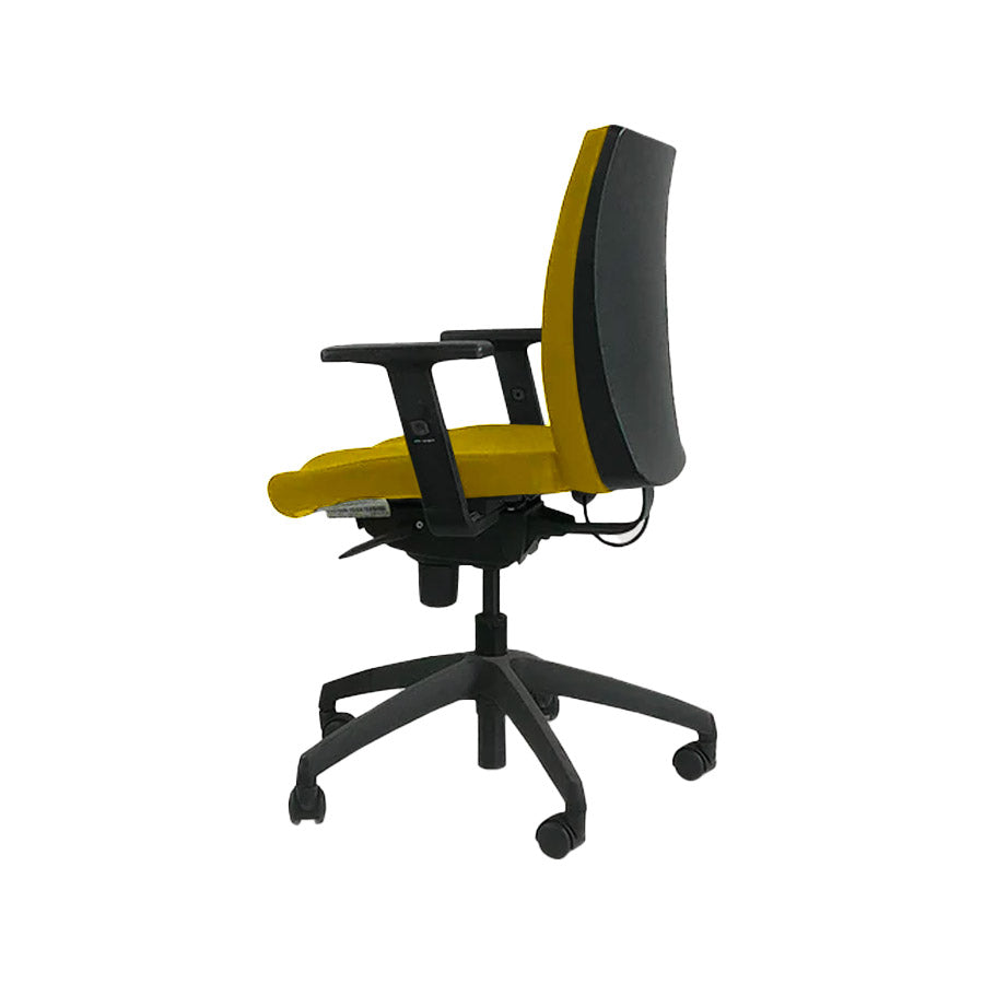 Verbindung: Team Task Chair aus gelbem Stoff – generalüberholt