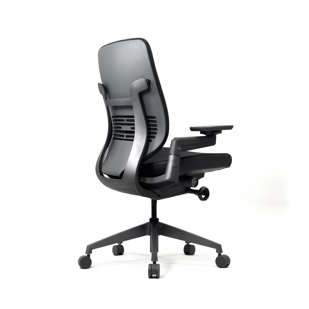 <tc>Steelcase</tc>: Gesture Ergonomischer Arbeitsstuhl mit 360-Grad-Armlehnen – Generalüberholt