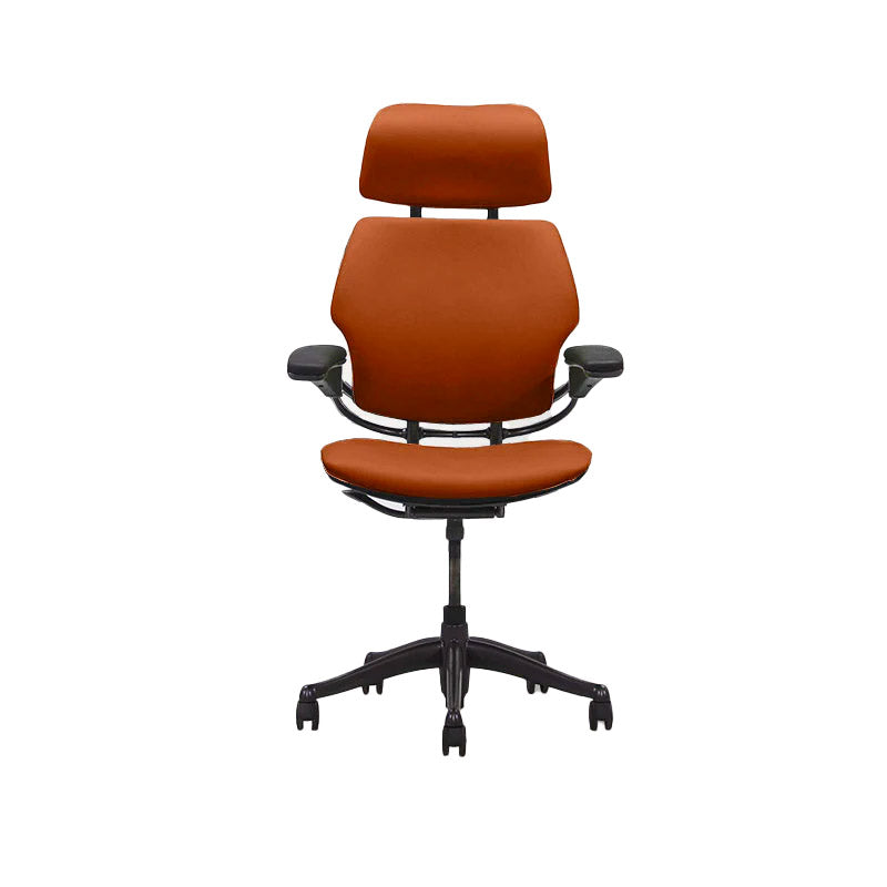 Humanscale: Freedom Headrest Bürostuhl mit hoher Rückenlehne – hellbraunes Leder – generalüberholt