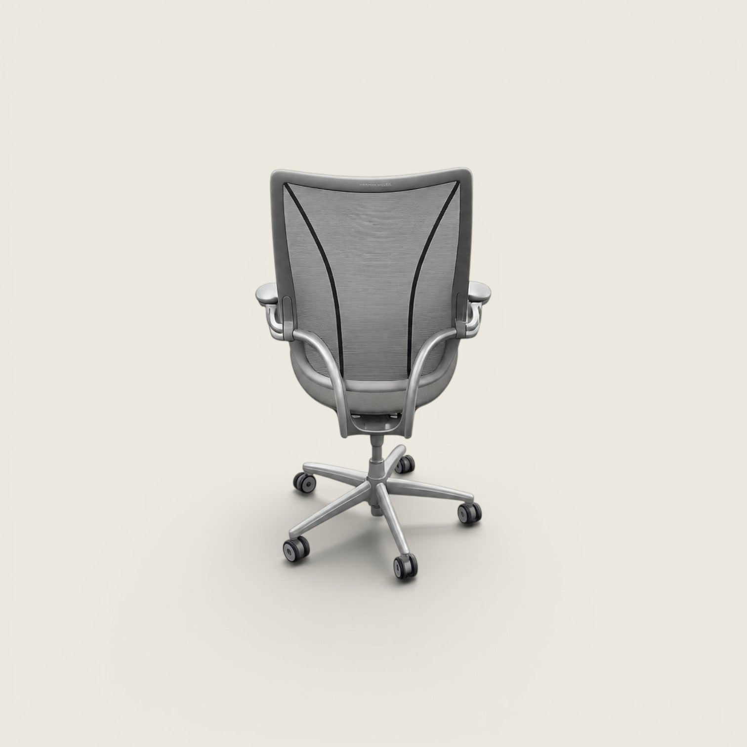 <tc>Humanscale</tc>: <tc>Liberty</tc> Bürostuhl mit schwarzem Stoffbezug – generalüberholt