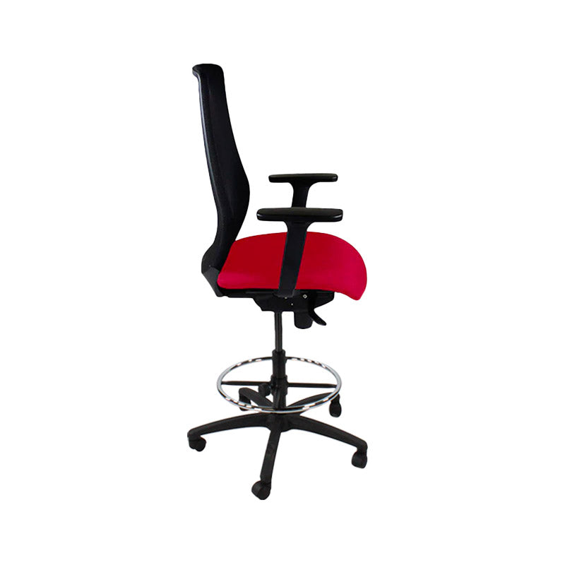 The Office Crowd: Scudo Draftsman Chair aus rotem Stoff – renoviert