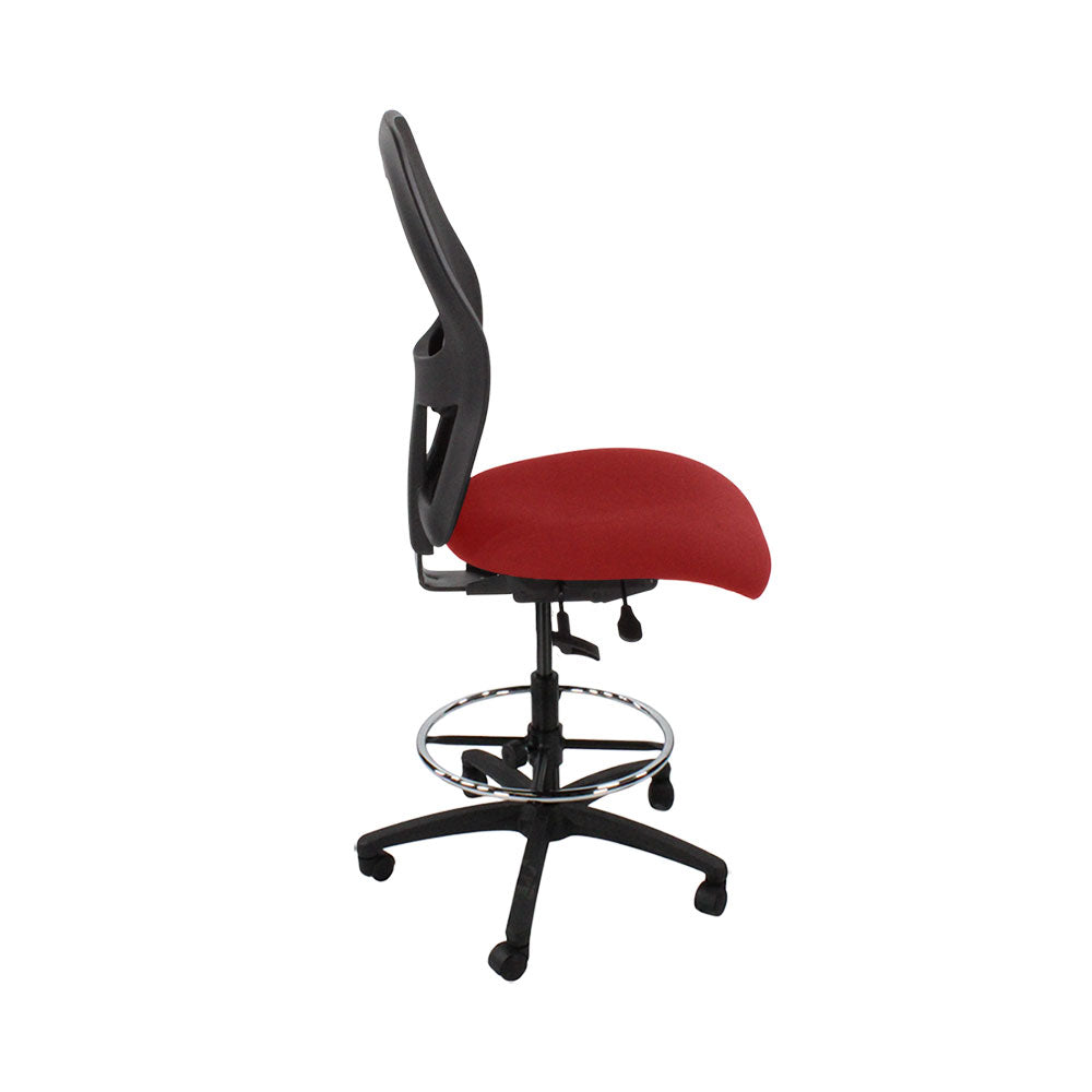Ahrend: 160 Type Draftsman Chair ohne Armlehnen aus rotem Stoff – schwarzes Gestell – generalüberholt