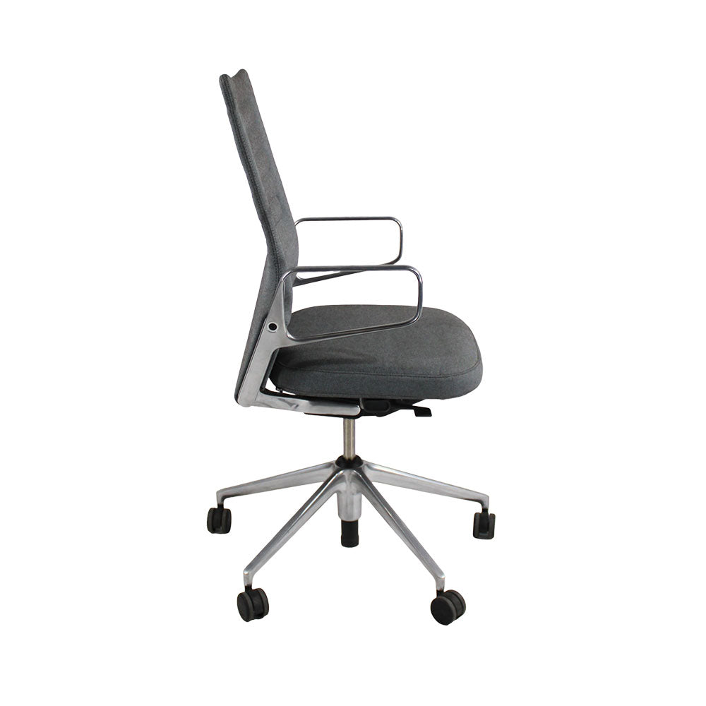 Vitra: AC4 Meeting Chair in grauem Stoff – generalüberholt