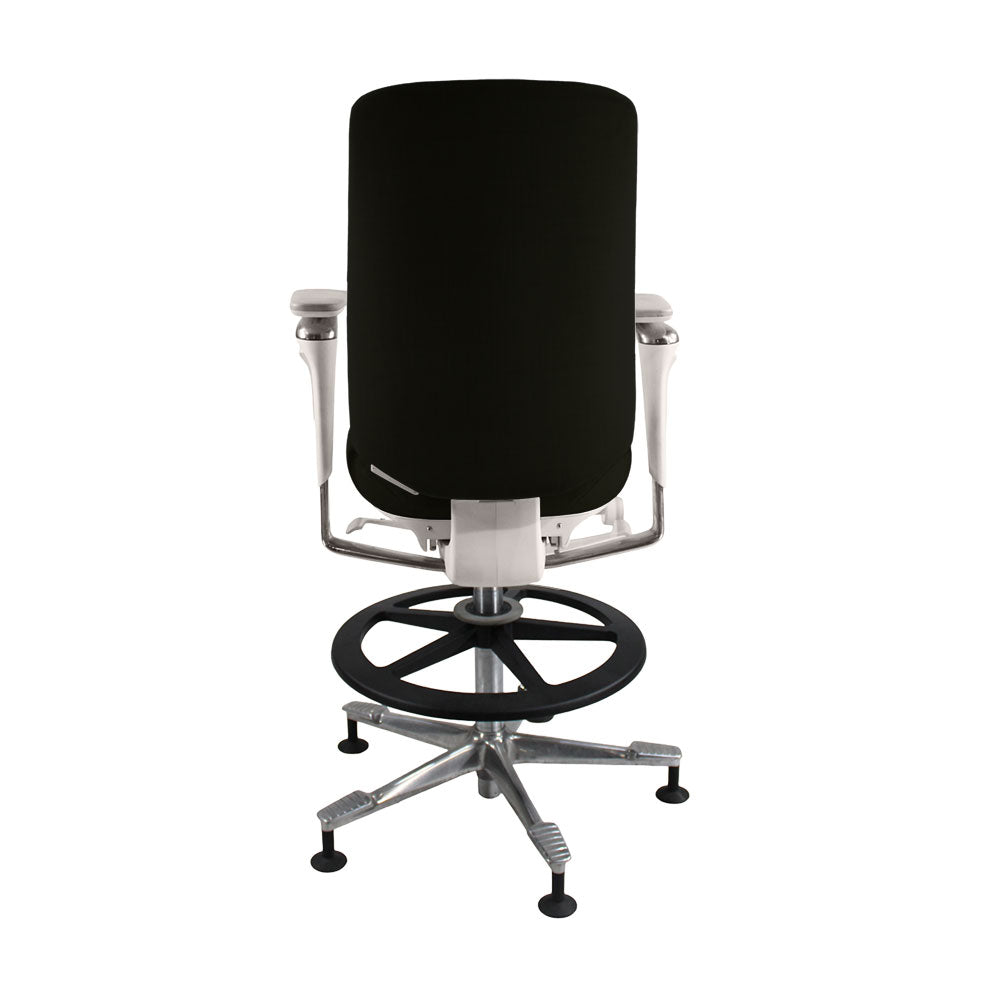 Kinnarps: Capella Draftsman Chair aus schwarzem Stoff – generalüberholt