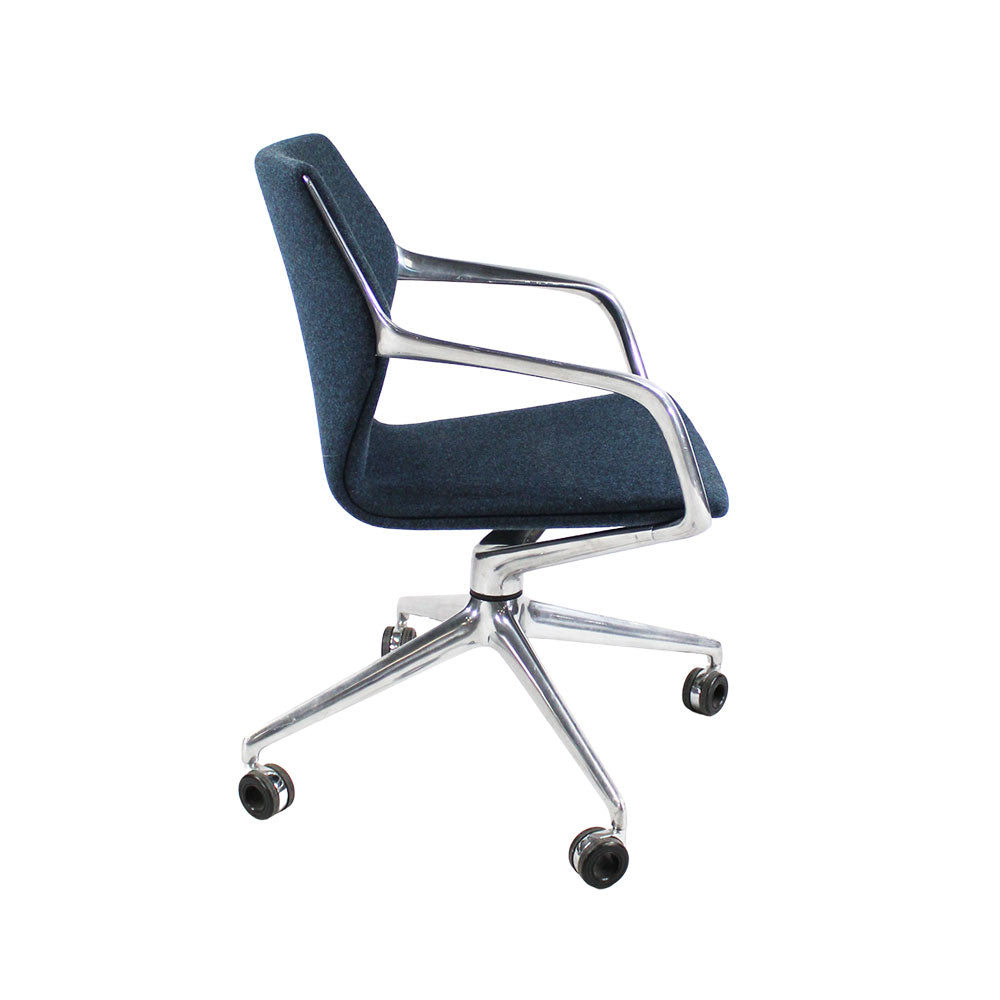 Brunner: Ray Swivel Chair 9232 in Blue Fabric - Refurbished