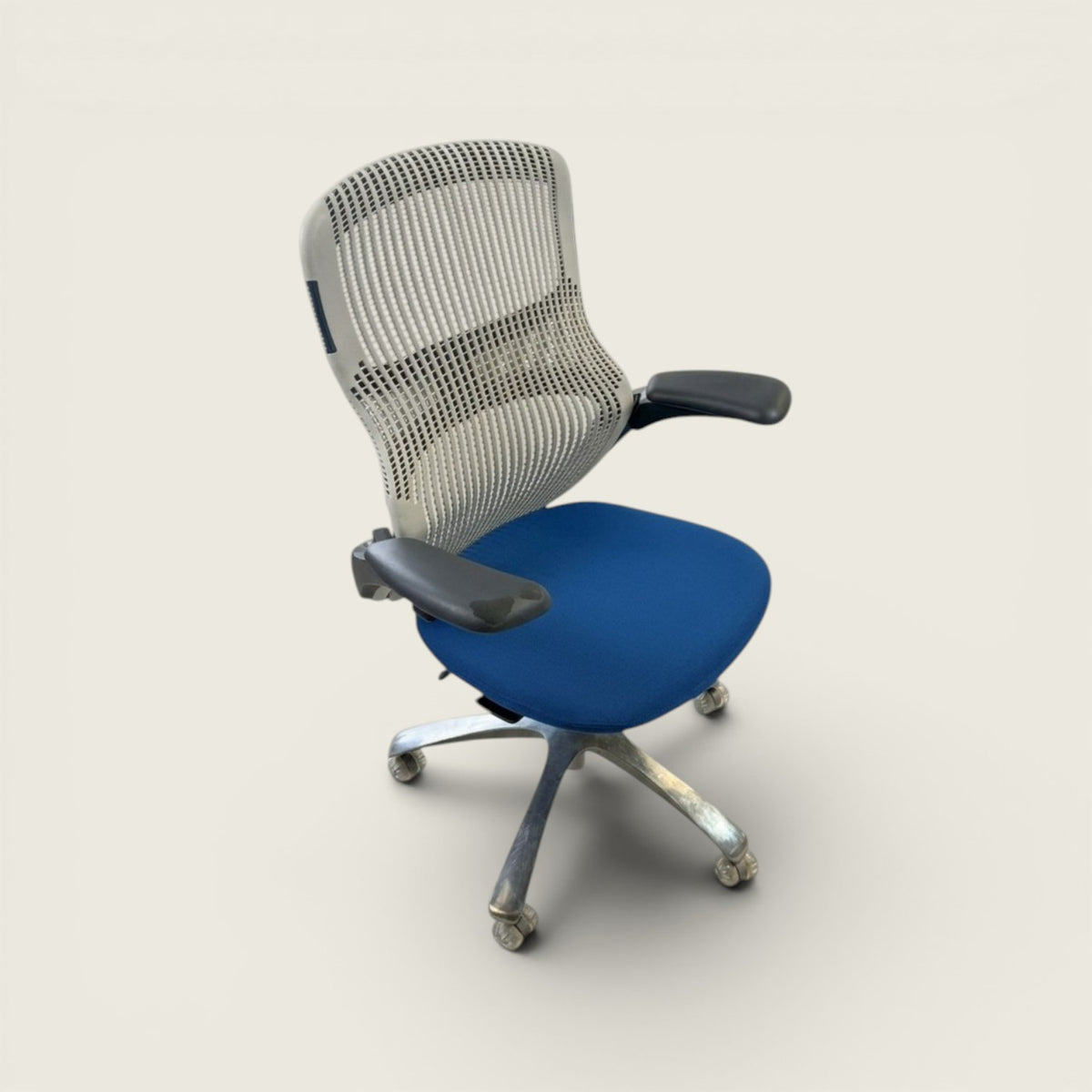 Knoll: Generation Task Chair in Blue - Refurbished - Office Chairs