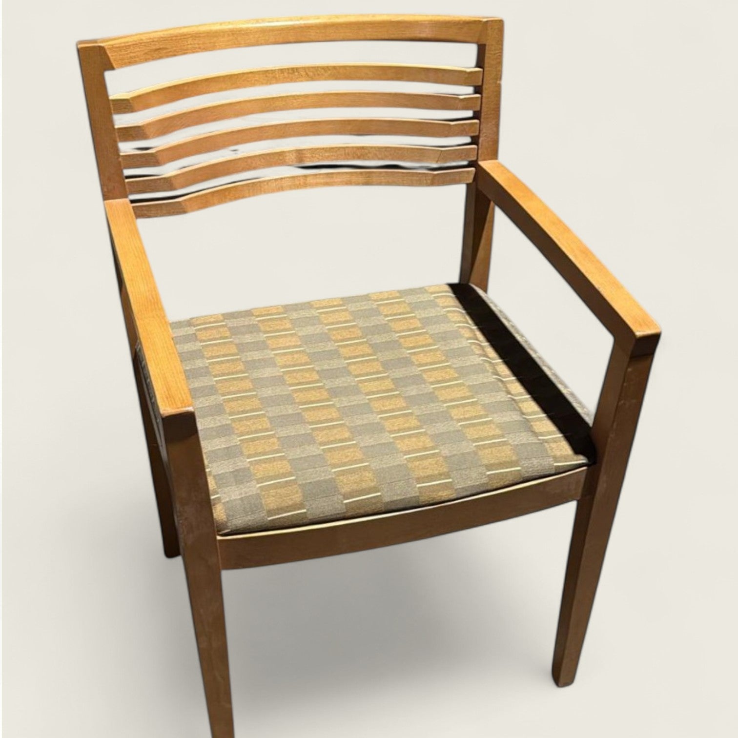 <tc>Knoll</tc> Studio: Aperture Besucherstuhl mit Holzlatten (aufgearbeitet)