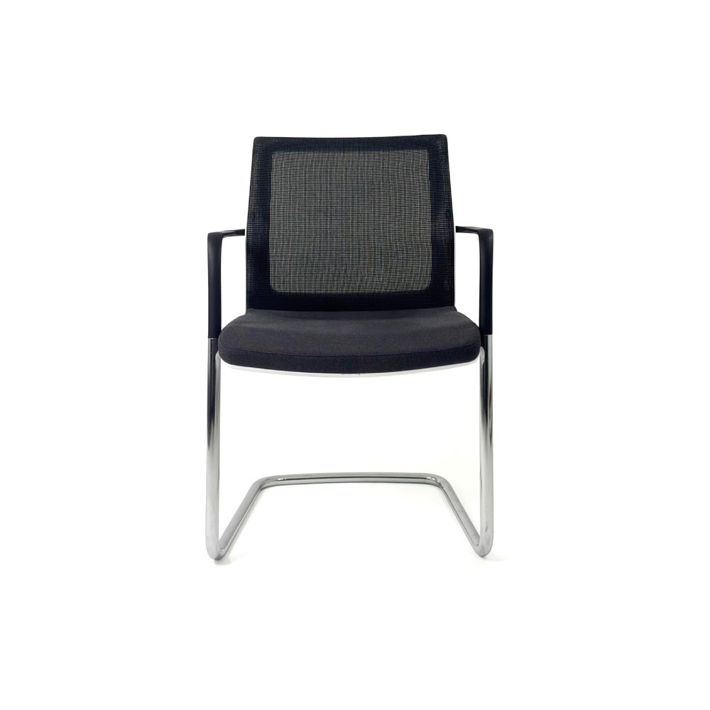 OrangeBox: Workday Meeting Chair in Black Stoff - renoviert