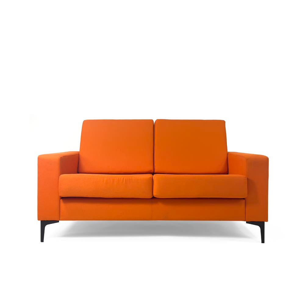 Versprechen: Zielen Sie zwei Sitzoter -Sofa in orangefarbenem Stoff - renoviert