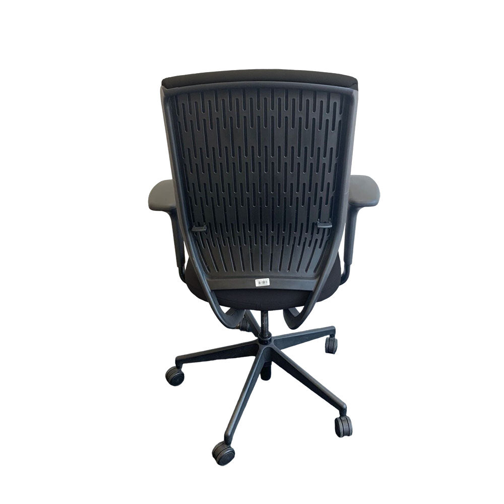 Senator: Evolve-Stuhl mit hoher Rückenlehne und höhenverstellbaren Armlehnen aus schwarzem Leder – generalüberholt