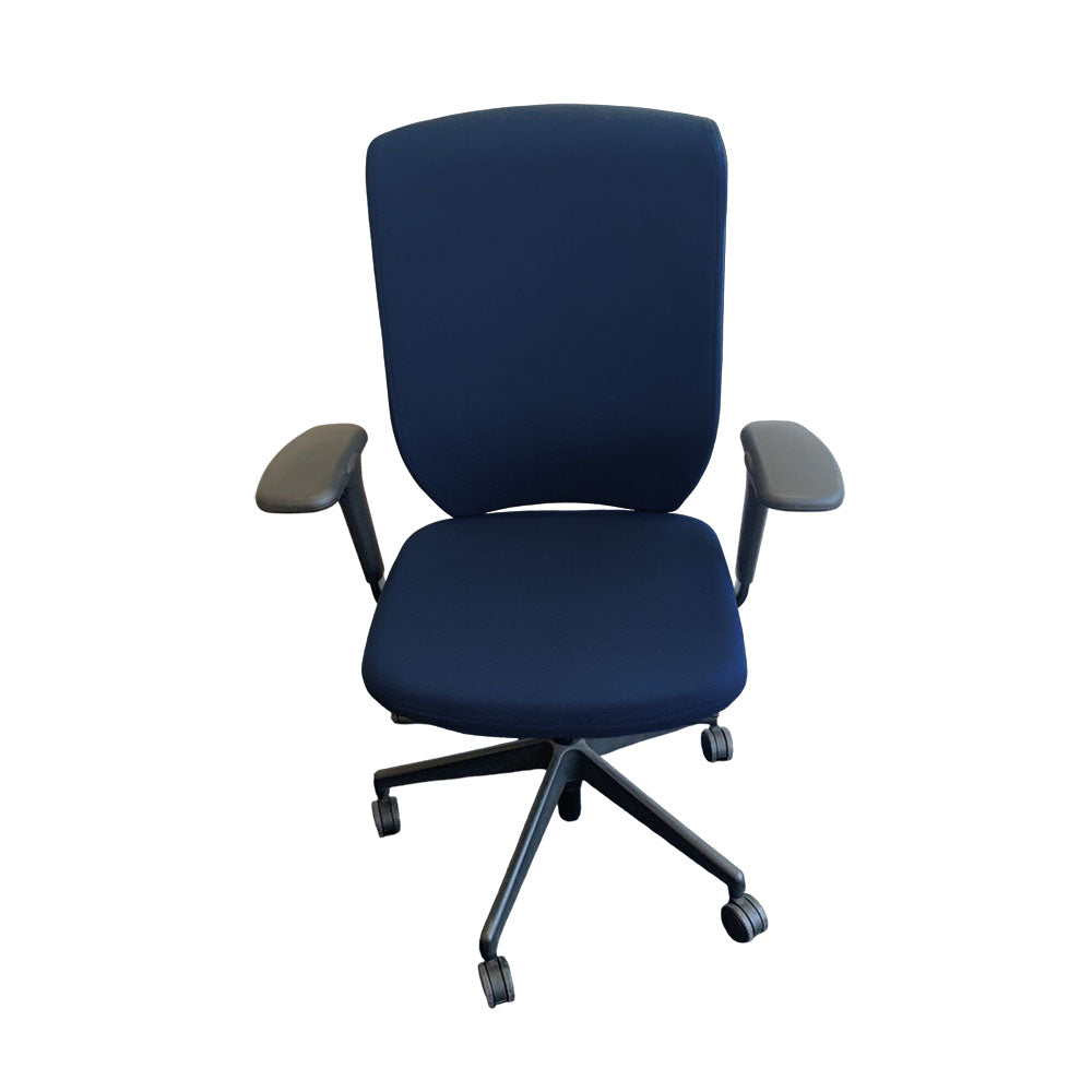 Senator: Evolve-Stuhl mit hoher Rückenlehne und höhenverstellbaren Armlehnen aus blauem Stoff – generalüberholt