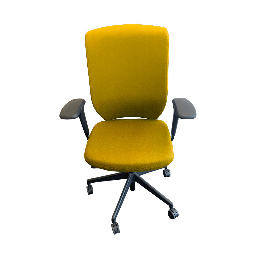 Senator: Evolve-Stuhl mit hoher Rückenlehne und höhenverstellbaren Armlehnen aus gelbem Stoff – generalüberholt