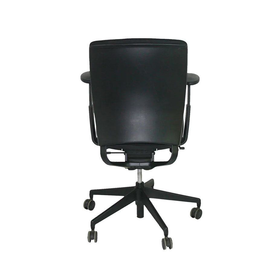 Senator: Enigma S21 Office Chair with Black Frame in Black Leather - Refurbished