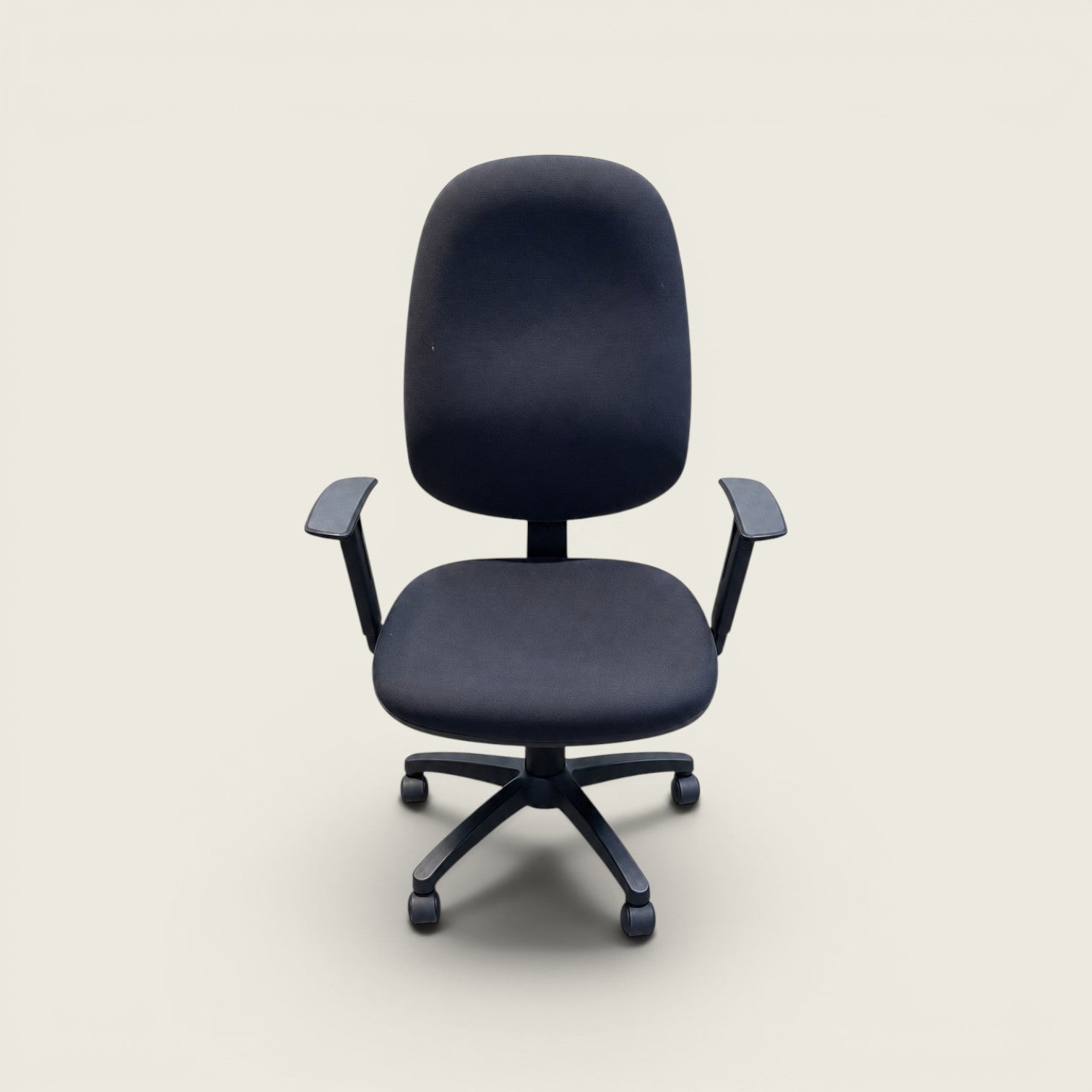 Versprechen: Zielen Sie zwei Sitzoter -Sofa in orangefarbenem Stoff - renoviert