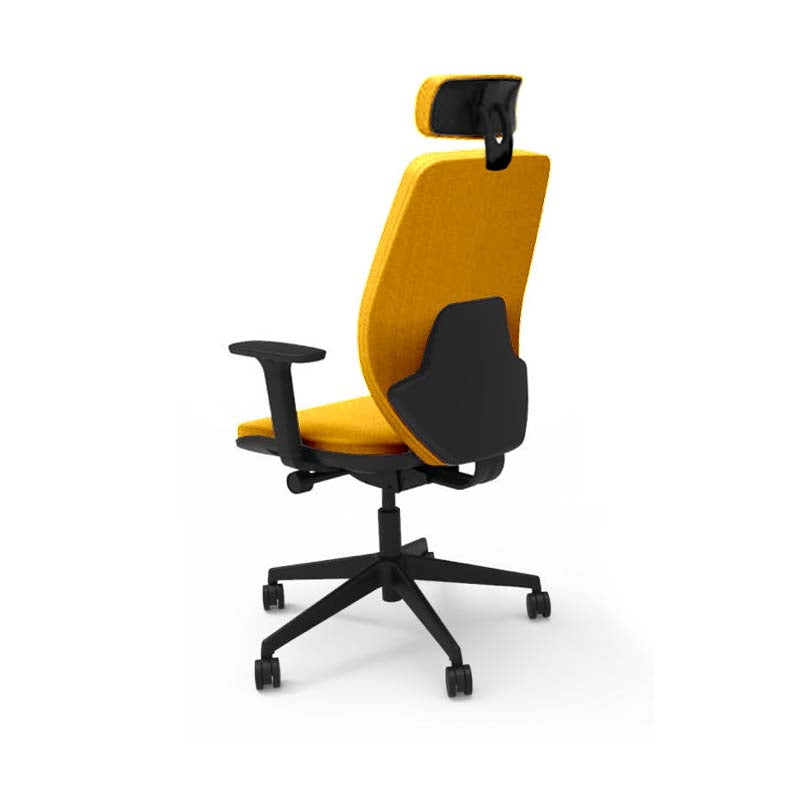 The Office Crowd: Bürostuhl Hide – mittlere Rückenlehne mit Kopfstütze aus gelbem Stoff – generalüberholt